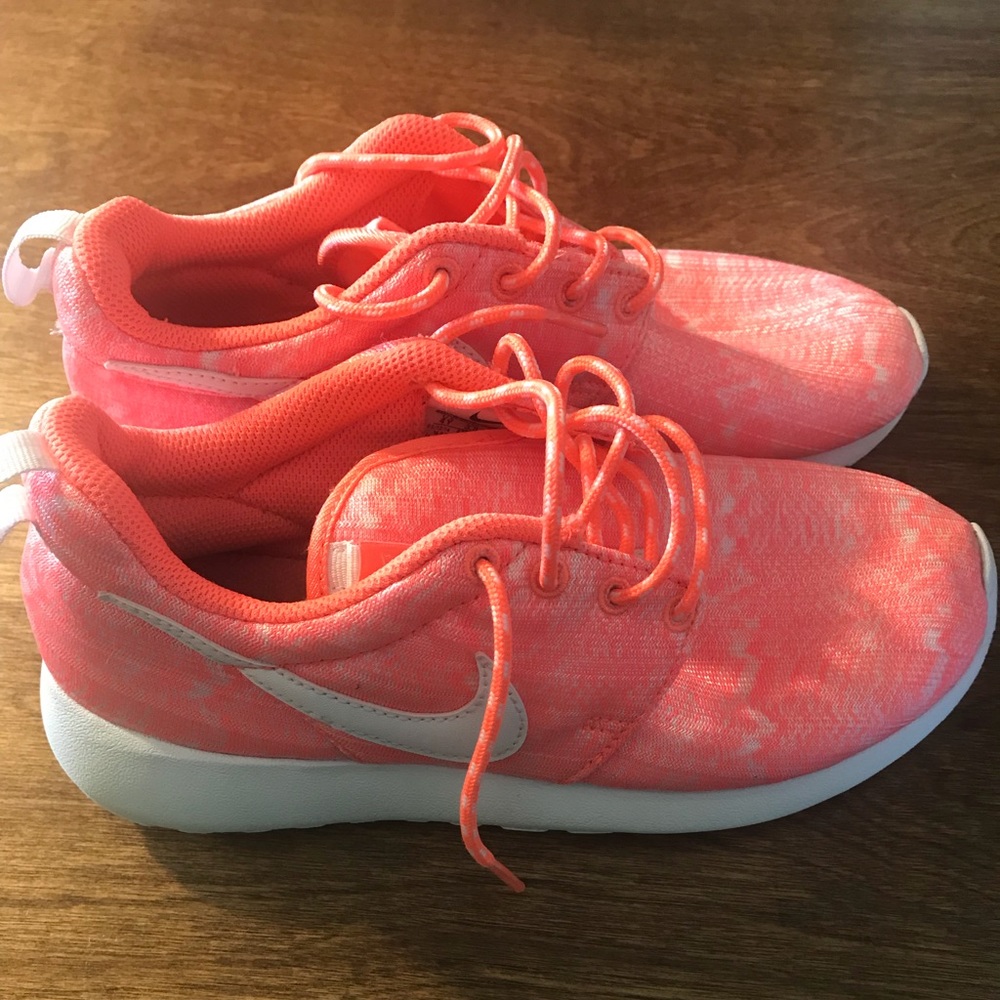 Coral Nike Roshe